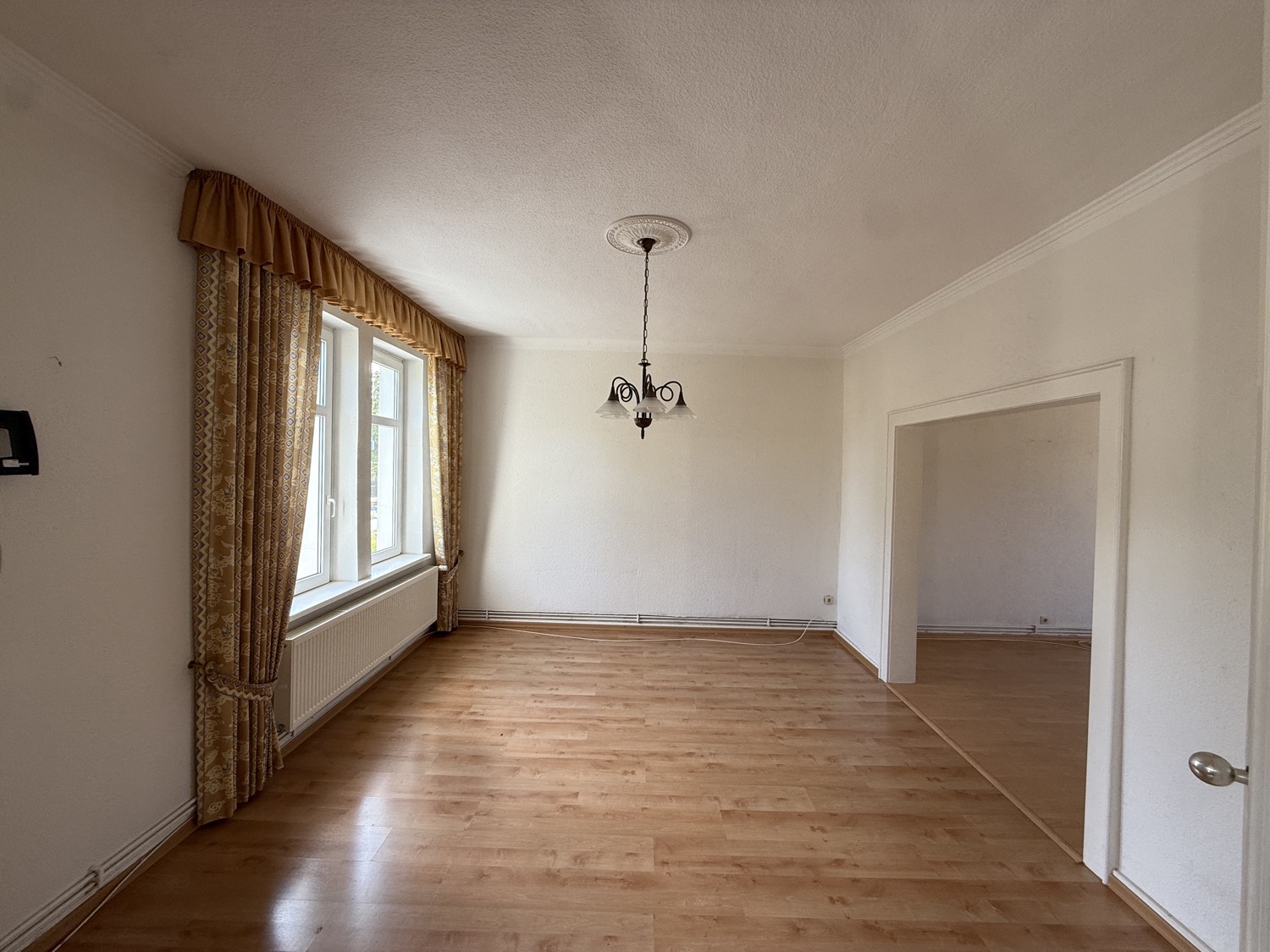 Charakteristisch und Individuell - Großzügige Villa in exponierter Lage mit Garten und Pool
