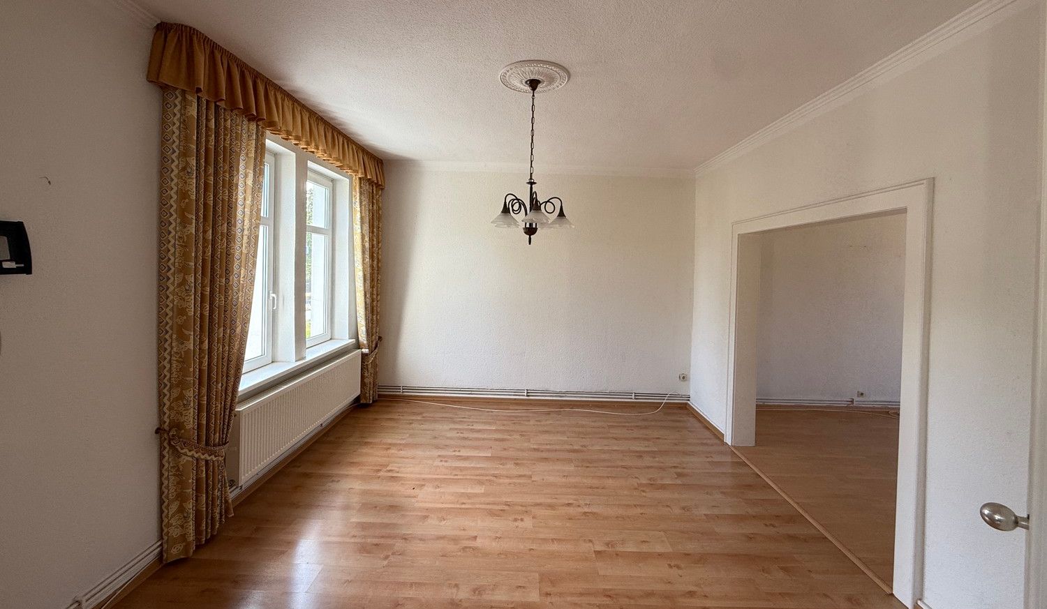 Charakteristisch und Individuell - Großzügige Villa in exponierter Lage mit Garten und Pool