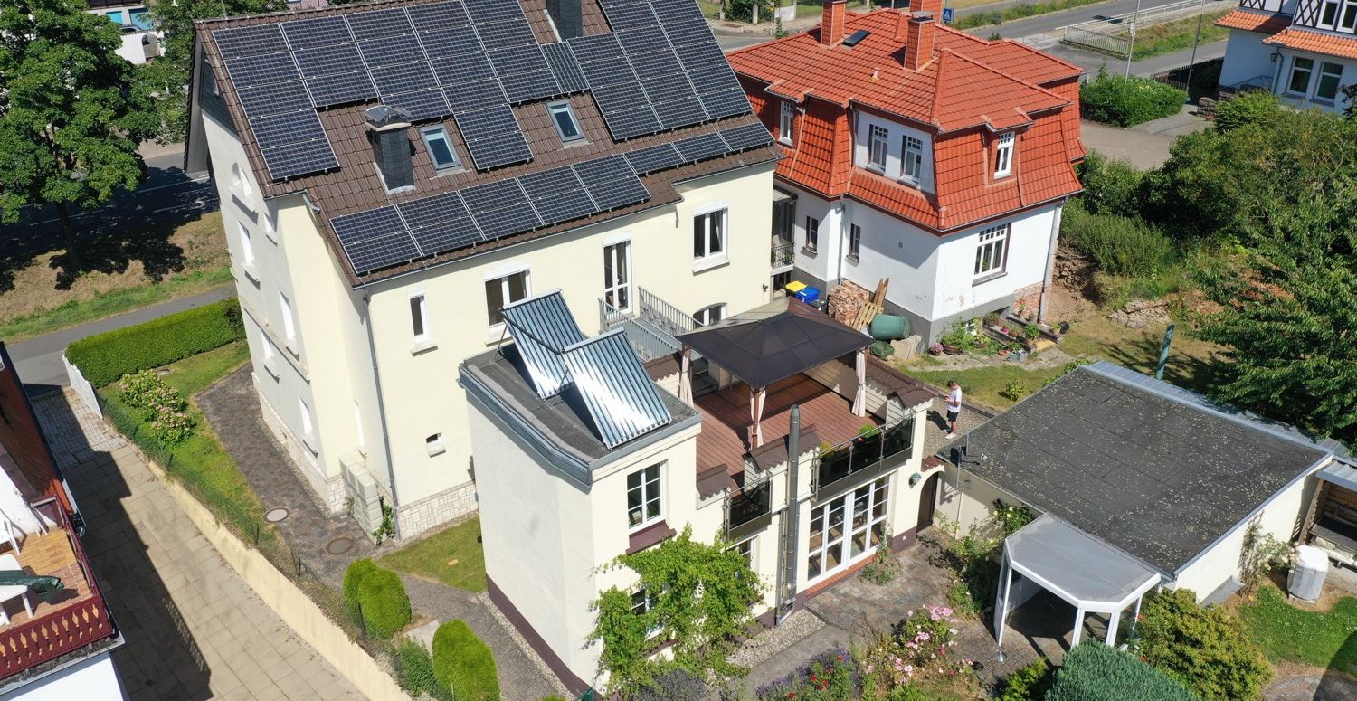 Charakteristisch und Individuell - Großzügige Villa in exponierter Lage mit Garten und Pool