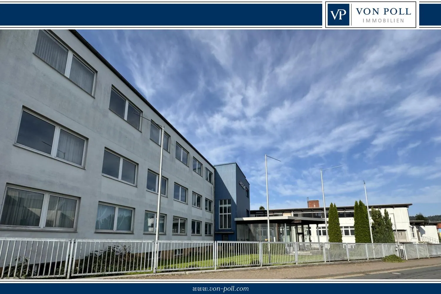 Großes Büro- und Verwaltungsgebäude in zentraler Lage. Gewerbefläche 2550 m², Grundstück 3543 m²