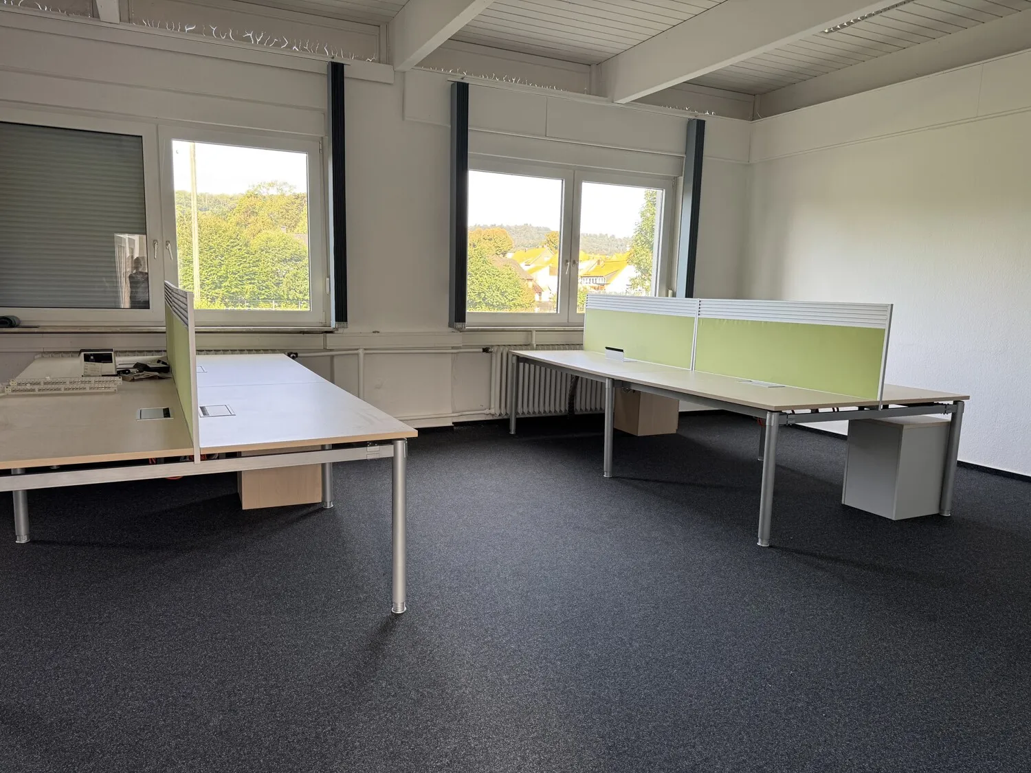 Großes Büro- und Verwaltungsgebäude in zentraler Lage. Gewerbefläche 2550 m², Grundstück 3543 m²