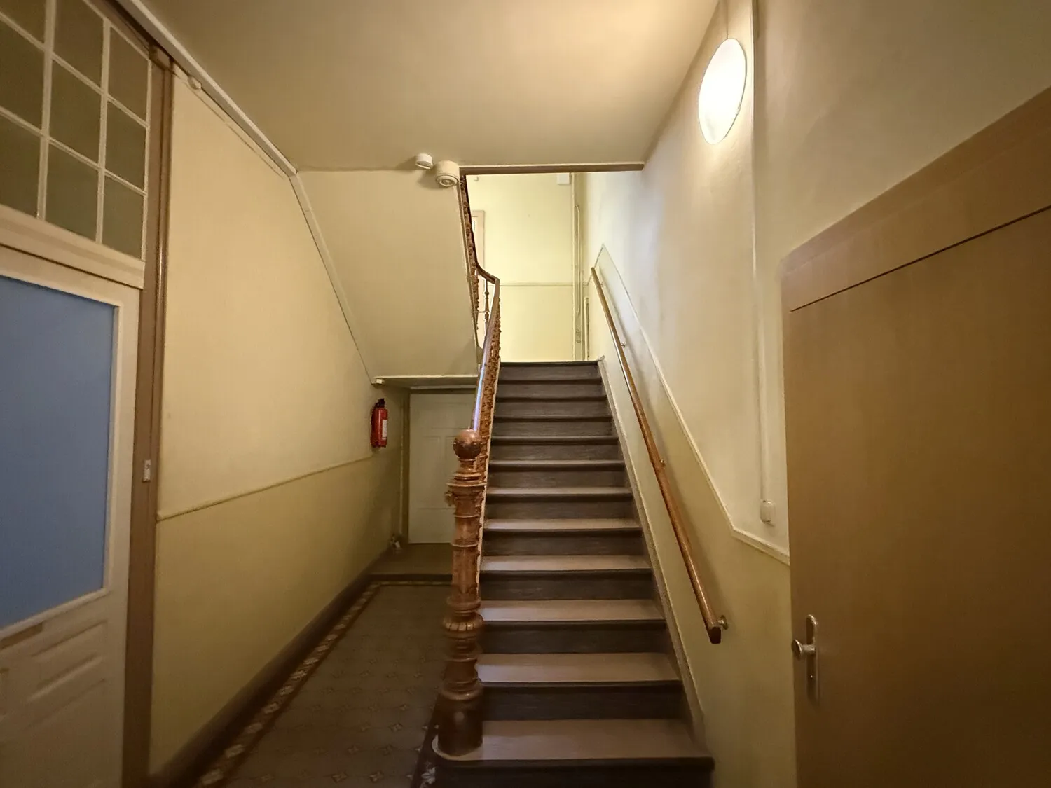 Eingangsbereich EG, Flur mit Treppe