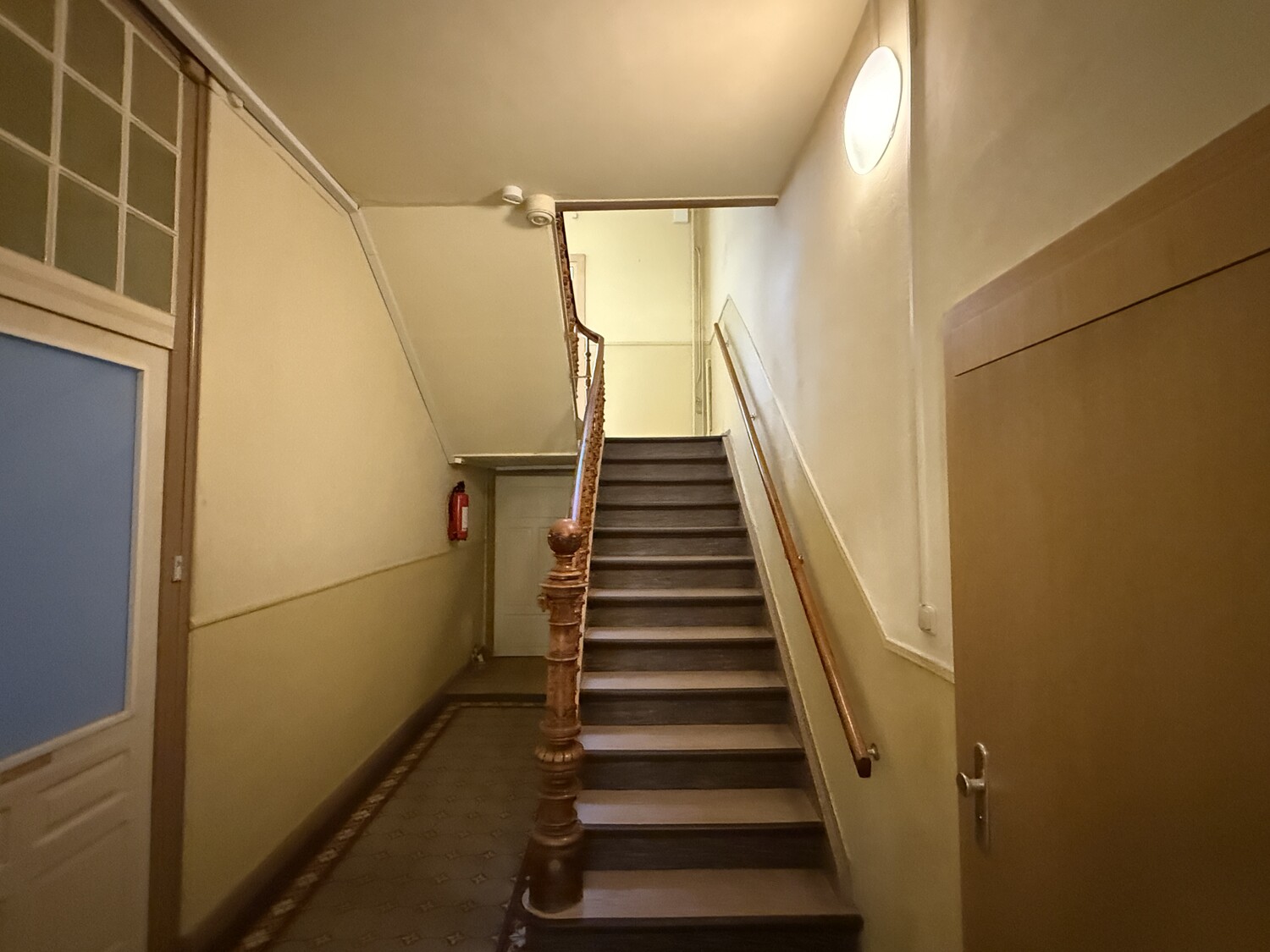 Eingangsbereich EG, Flur mit Treppe