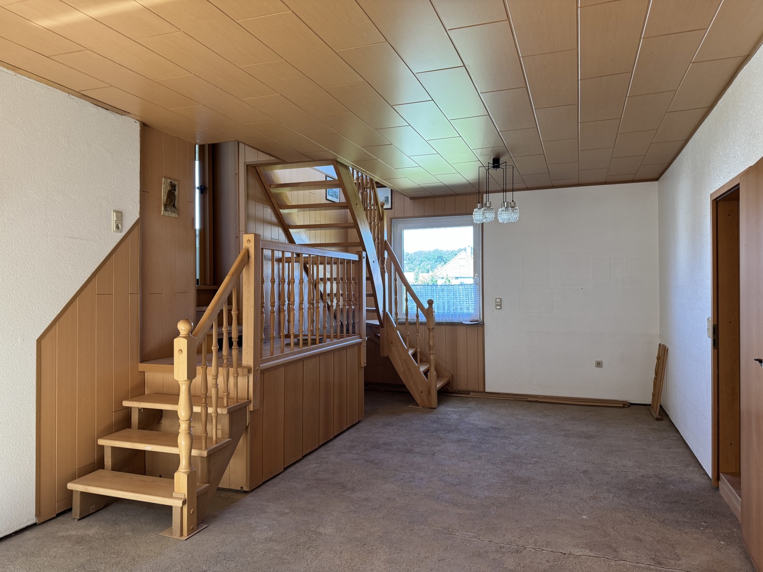Großzügig und Lichtdurchflutet - Einfamilienhaus mit Nebengebäuden und Sanierungsbedarf in ruhiger Lage
