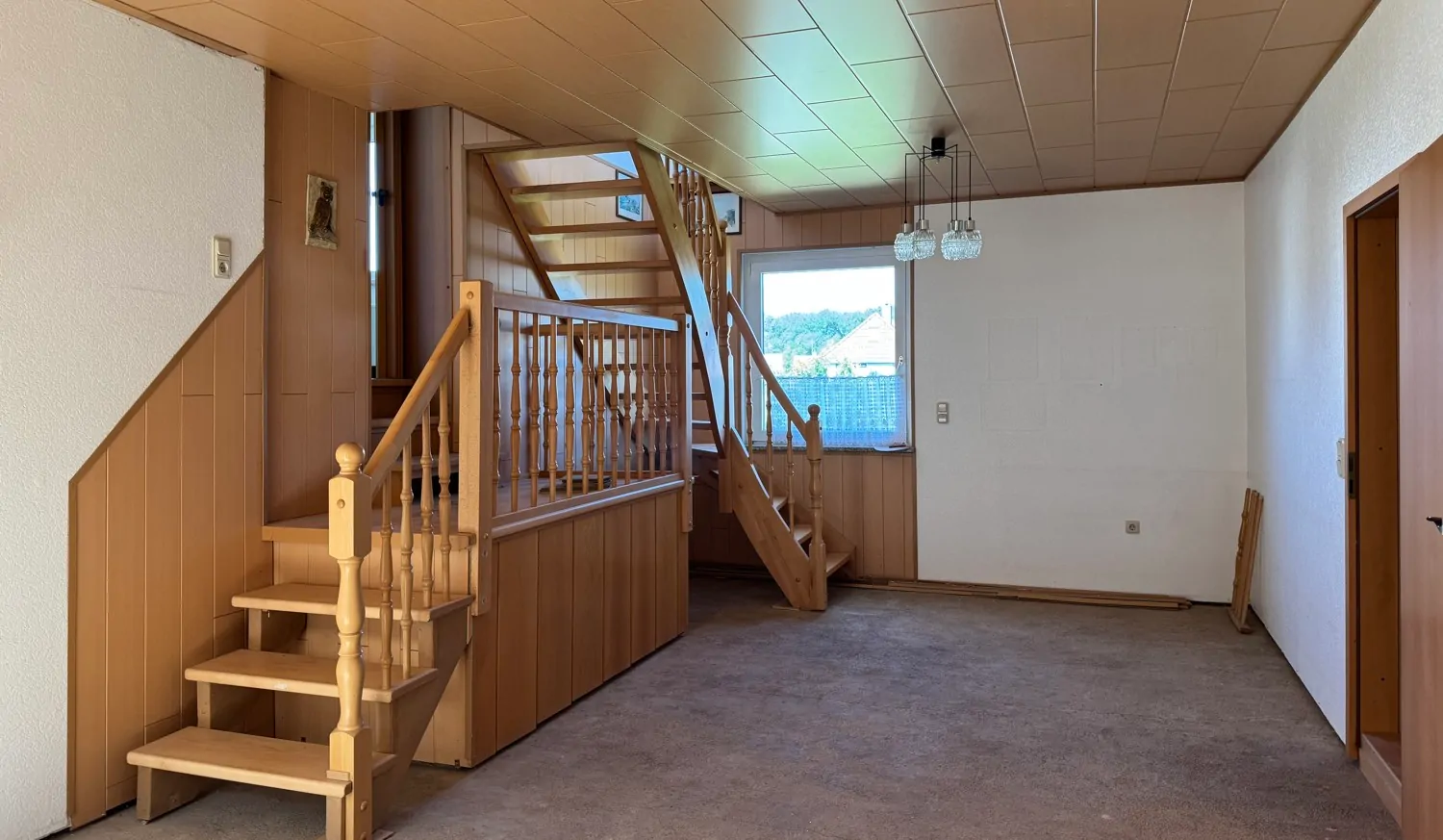 Großzügig und Lichtdurchflutet - Einfamilienhaus mit Nebengebäuden und Sanierungsbedarf in ruhiger Lage