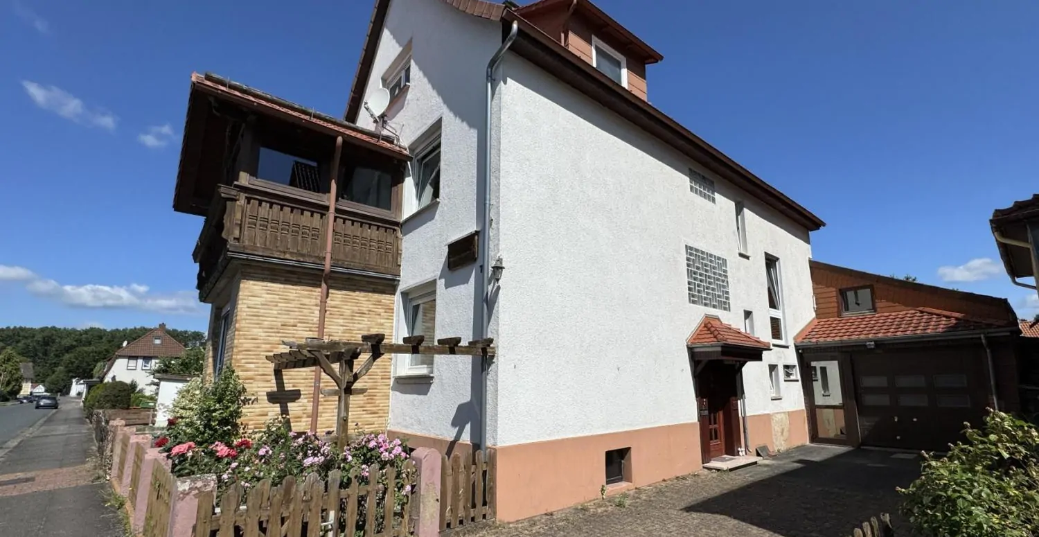 Großzügig und Lichtdurchflutet - Einfamilienhaus mit Nebengebäuden und Sanierungsbedarf in ruhiger Lage