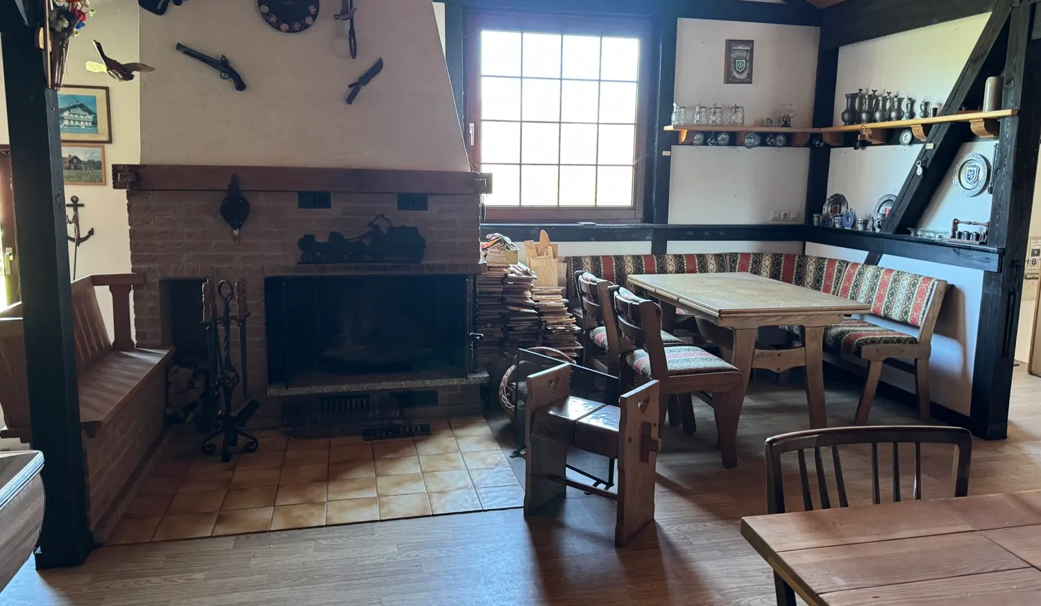 Großzügig und Lichtdurchflutet - Einfamilienhaus mit Nebengebäuden und Sanierungsbedarf in ruhiger Lage