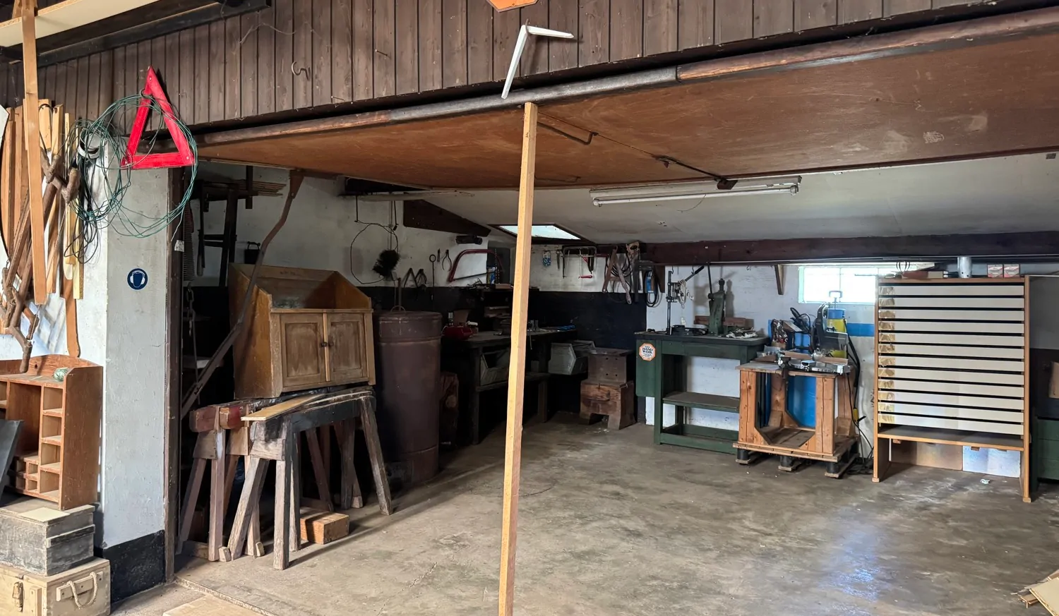 Großzügig und Lichtdurchflutet - Einfamilienhaus mit Nebengebäuden und Sanierungsbedarf in ruhiger Lage