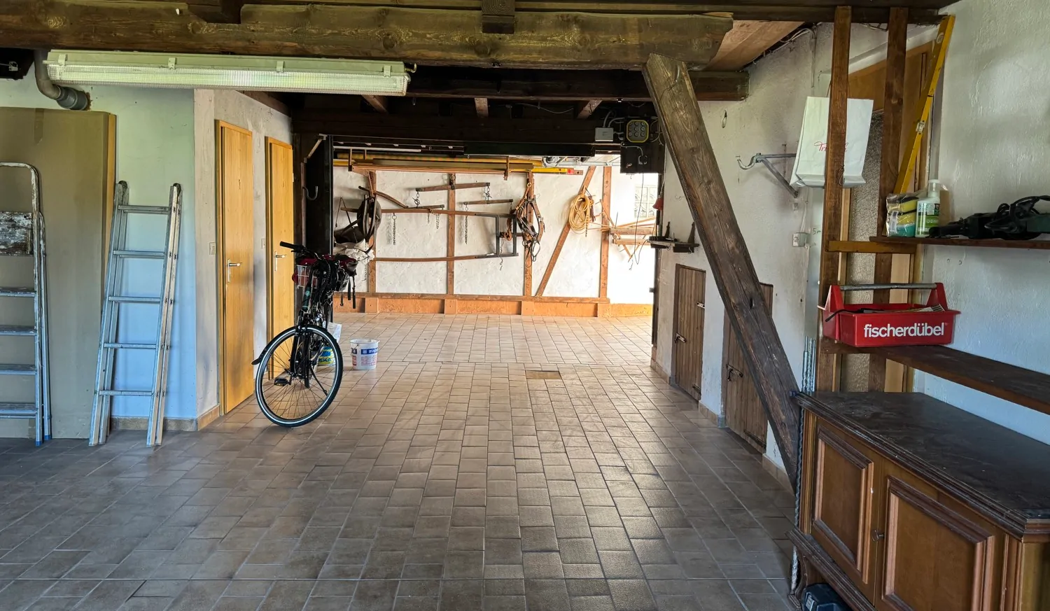 Großzügig und Lichtdurchflutet - Einfamilienhaus mit Nebengebäuden und Sanierungsbedarf in ruhiger Lage