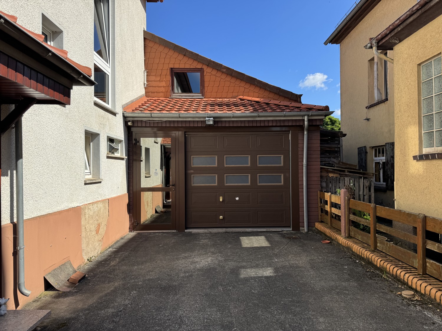 Großzügig und Lichtdurchflutet - Einfamilienhaus mit Nebengebäuden und Sanierungsbedarf in ruhiger Lage