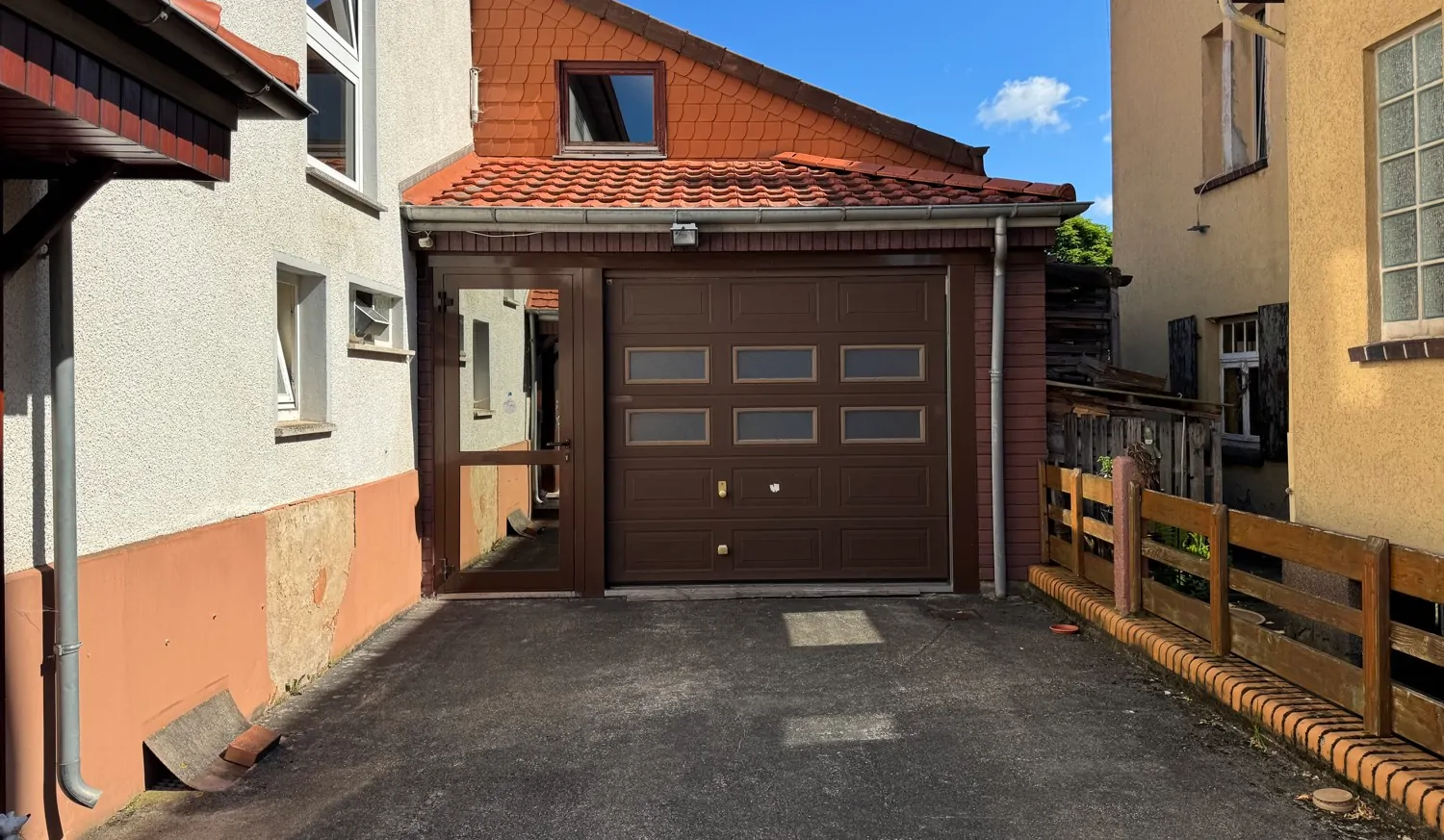 Großzügig und Lichtdurchflutet - Einfamilienhaus mit Nebengebäuden und Sanierungsbedarf in ruhiger Lage