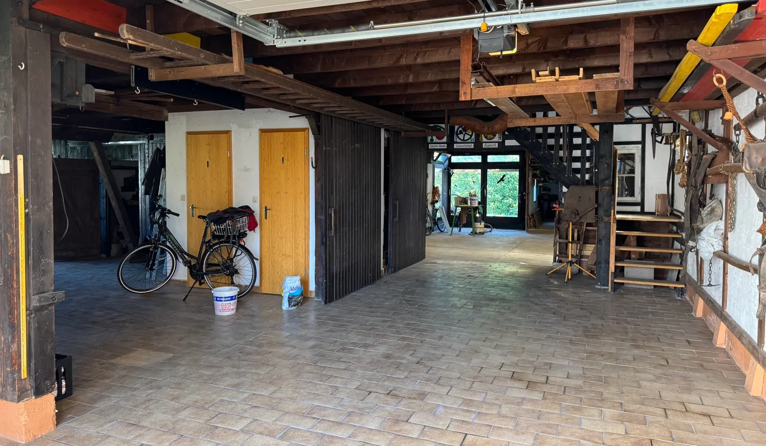 Großzügig und Lichtdurchflutet - Einfamilienhaus mit Nebengebäuden und Sanierungsbedarf in ruhiger Lage