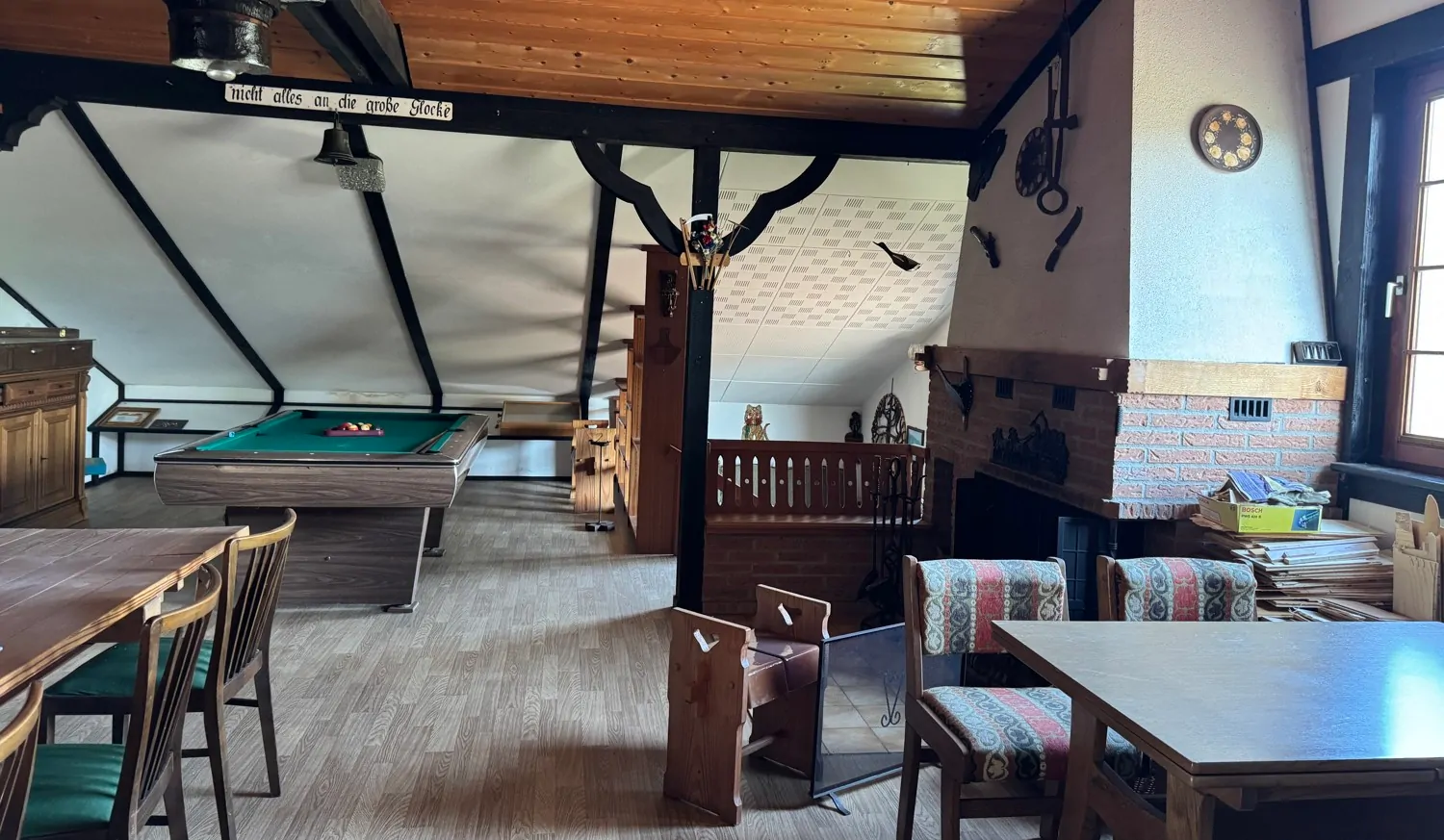 Großzügig und Lichtdurchflutet - Einfamilienhaus mit Nebengebäuden und Sanierungsbedarf in ruhiger Lage