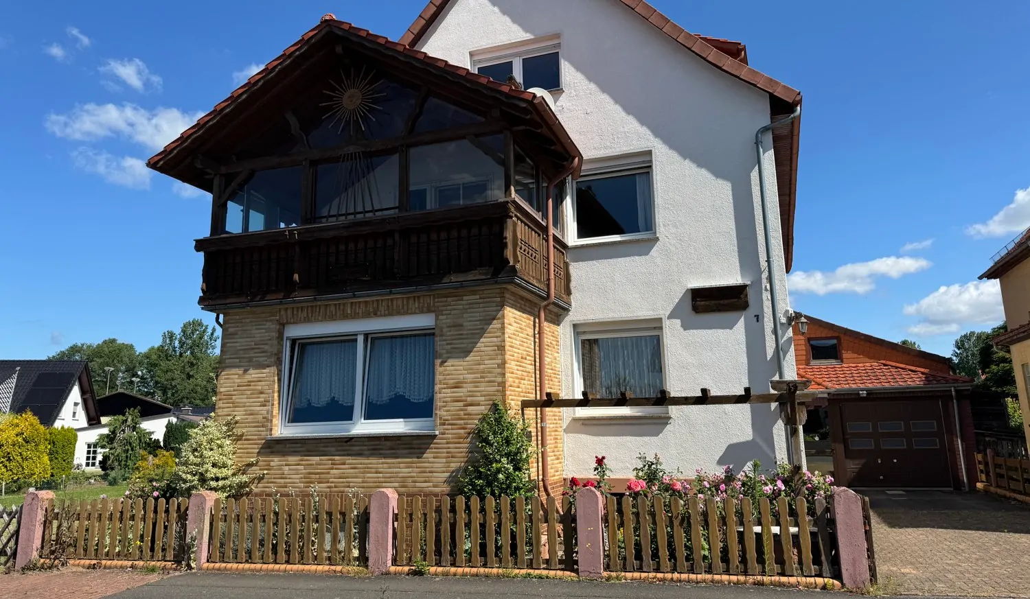 Großzügig und Lichtdurchflutet - Einfamilienhaus mit Nebengebäuden und Sanierungsbedarf in ruhiger Lage