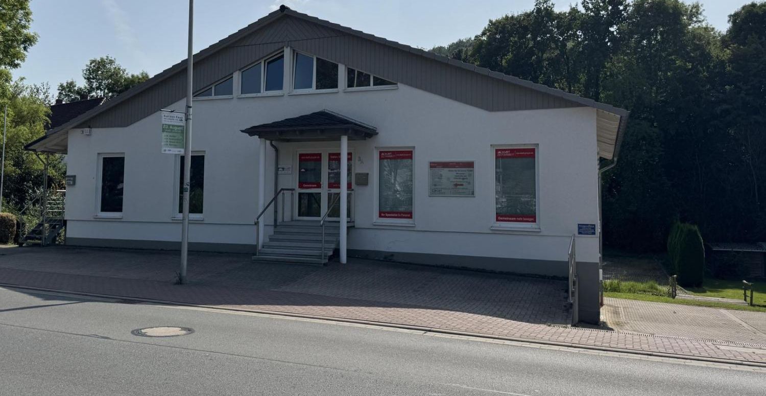 Gepflegt und Modern - Bürogebäude mit PKW-Stellplätzen in zentraler Lage