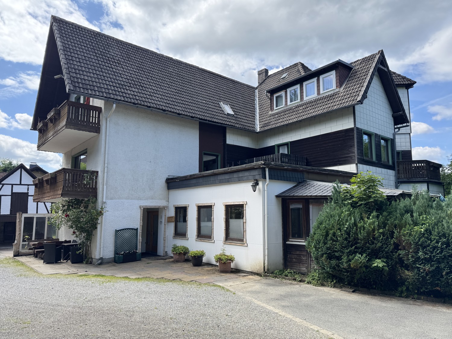Interessantes Appartementhaus mit Garagen und Stellplätzen in Bestlage von Altenau