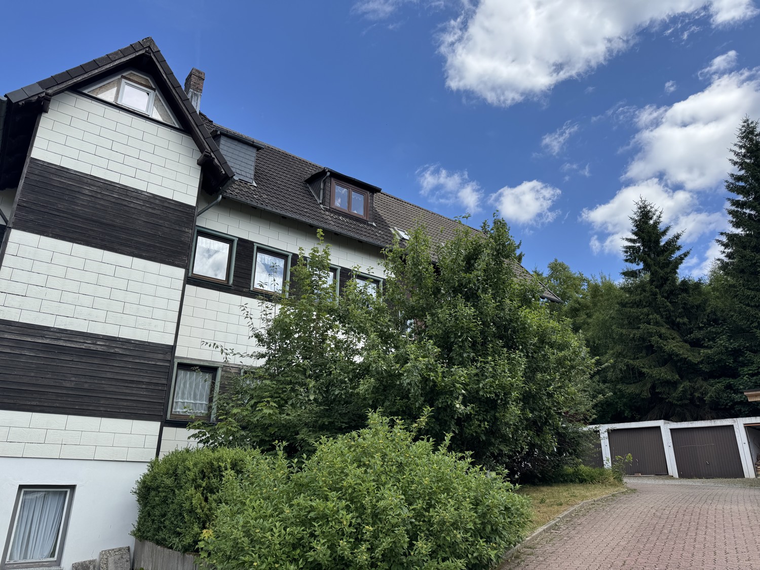 Interessantes Appartementhaus mit Garagen und Stellplätzen in Bestlage von Altenau