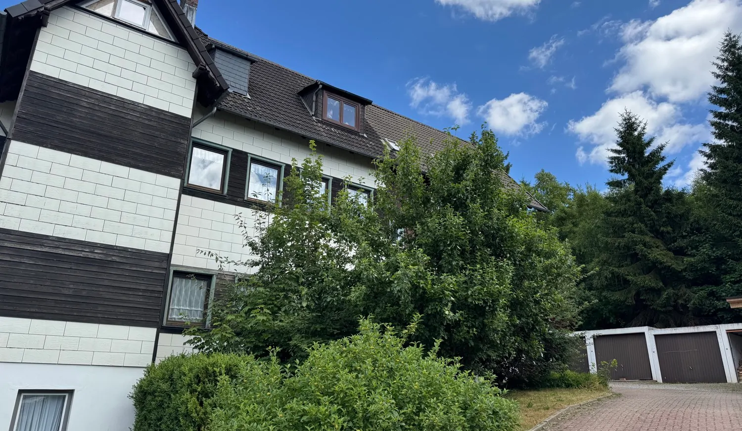 Interessantes Appartementhaus mit Garagen und Stellplätzen in Bestlage von Altenau