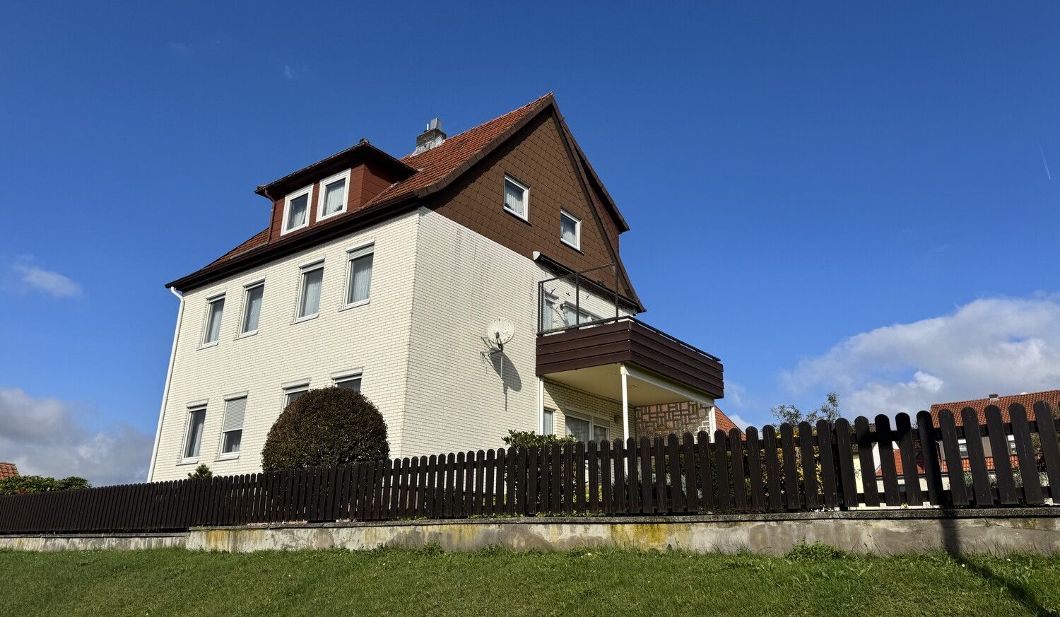 Sonnig - Reizvoll - Geräumig - Spannende Immobilie in Lasfelde mit  ca. 222 m² Wohnfläche.