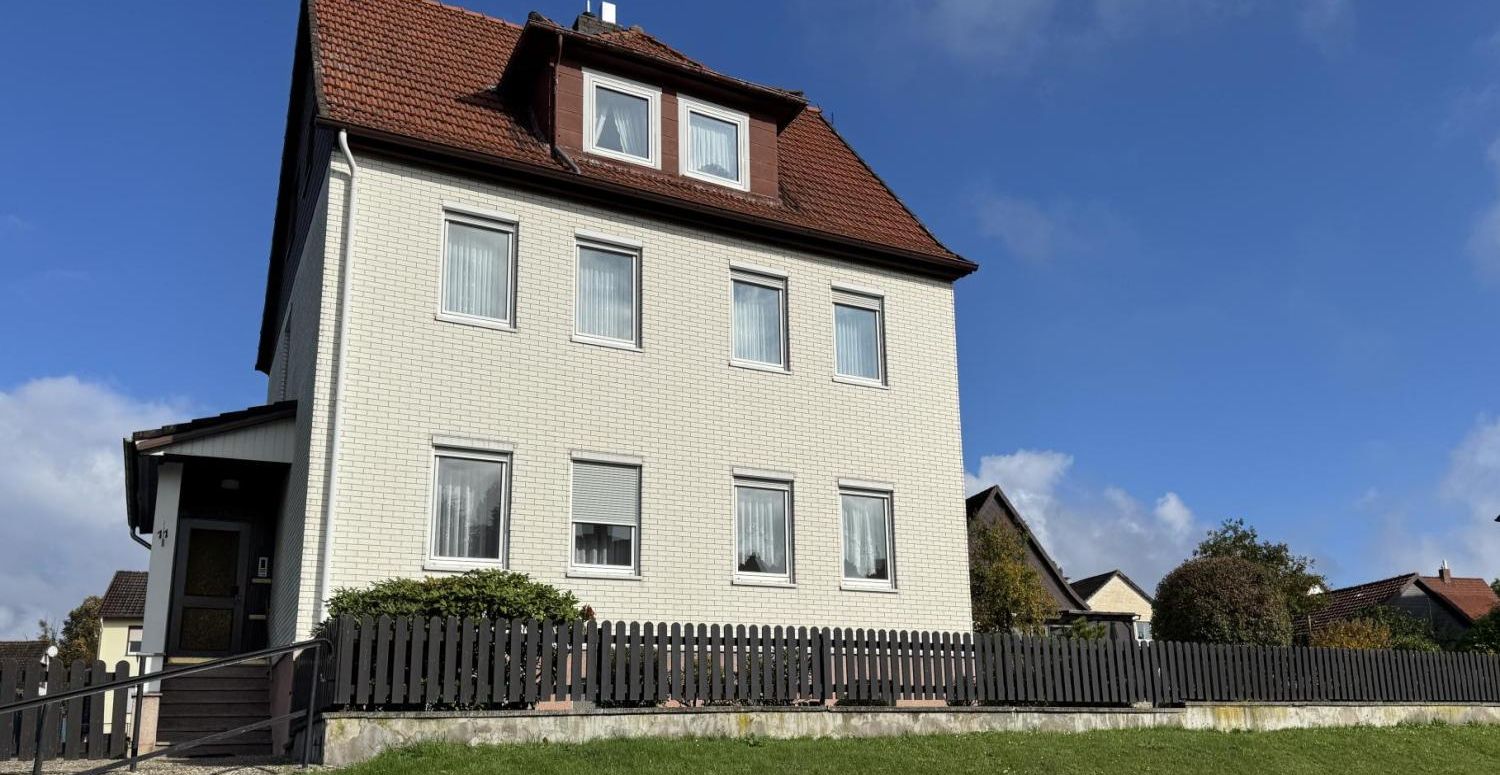 Sonnig - Reizvoll - Geräumig - Spannende Immobilie in Lasfelde mit  ca. 222 m² Wohnfläche.