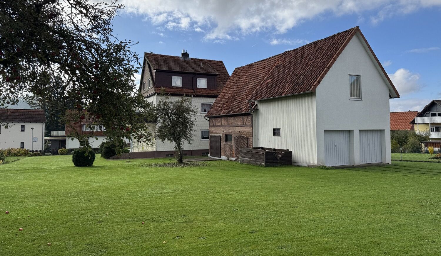 Sonnig - Reizvoll - Geräumig - Spannende Immobilie in Lasfelde mit  ca. 222 m² Wohnfläche.