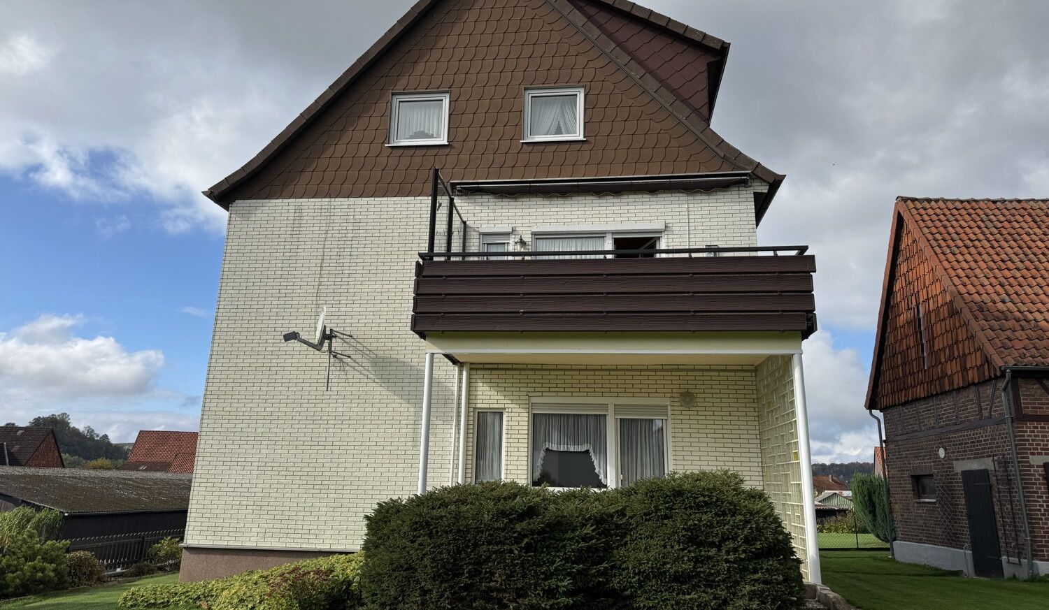 Sonnig - Reizvoll - Geräumig - Spannende Immobilie in Lasfelde mit  ca. 222 m² Wohnfläche.