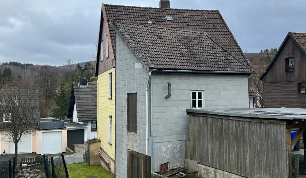 Aussen Hofseite mit Schuppen