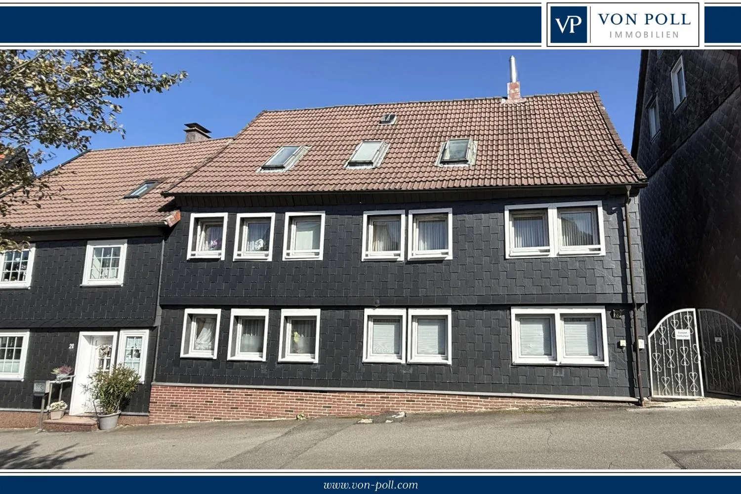 Centrally located two-family house with approx. 235 m² of living space and 444 m² of land