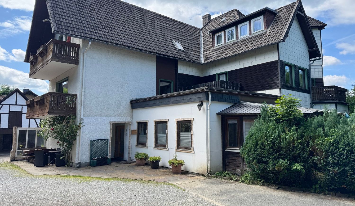 Interessantes Appartementhaus mit Garagen und Stellplätzen in Bestlage von Altenau