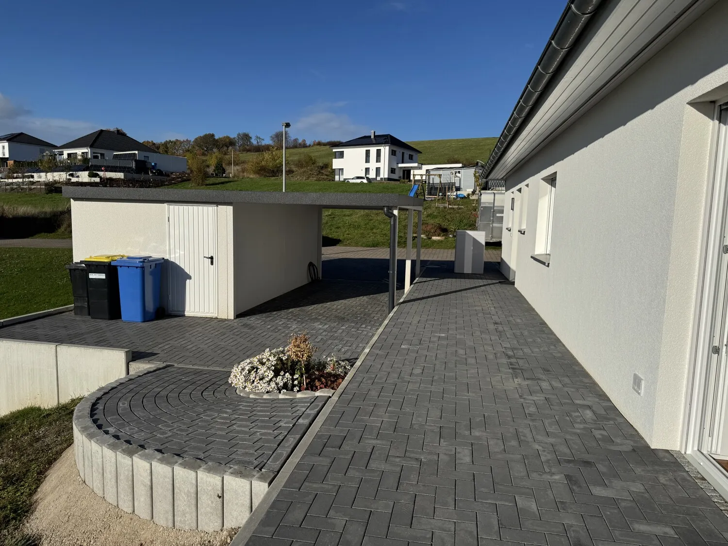 Exklusives Wohnen auf einer Ebene - Traumhafter und lichtdurchfluteter Bungalow im Neubaugebiet