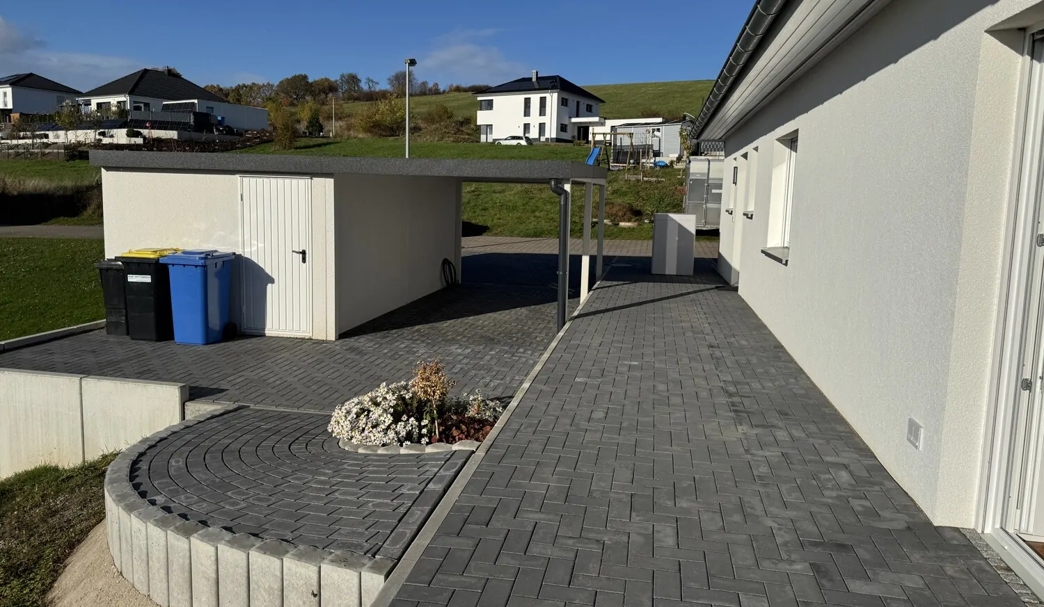 Exklusives Wohnen auf einer Ebene - Traumhafter und lichtdurchfluteter Bungalow im Neubaugebiet