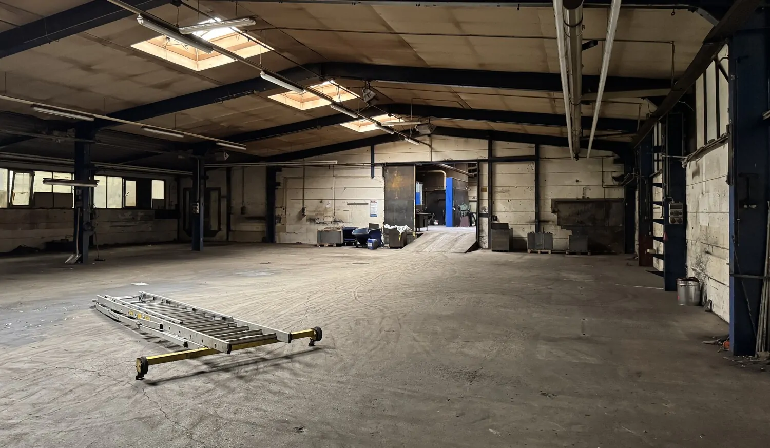 Zur Vermietung: Teilbare Gewerbehallen im Gewerbegebiet von Barbis mit ca. 7.400 m² Fläche