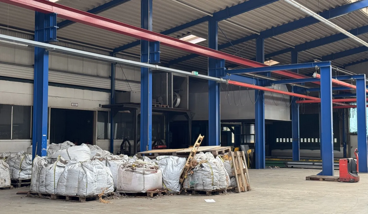 Zur Vermietung: Teilbare Gewerbehallen im Gewerbegebiet von Barbis mit ca. 7.400 m² Fläche