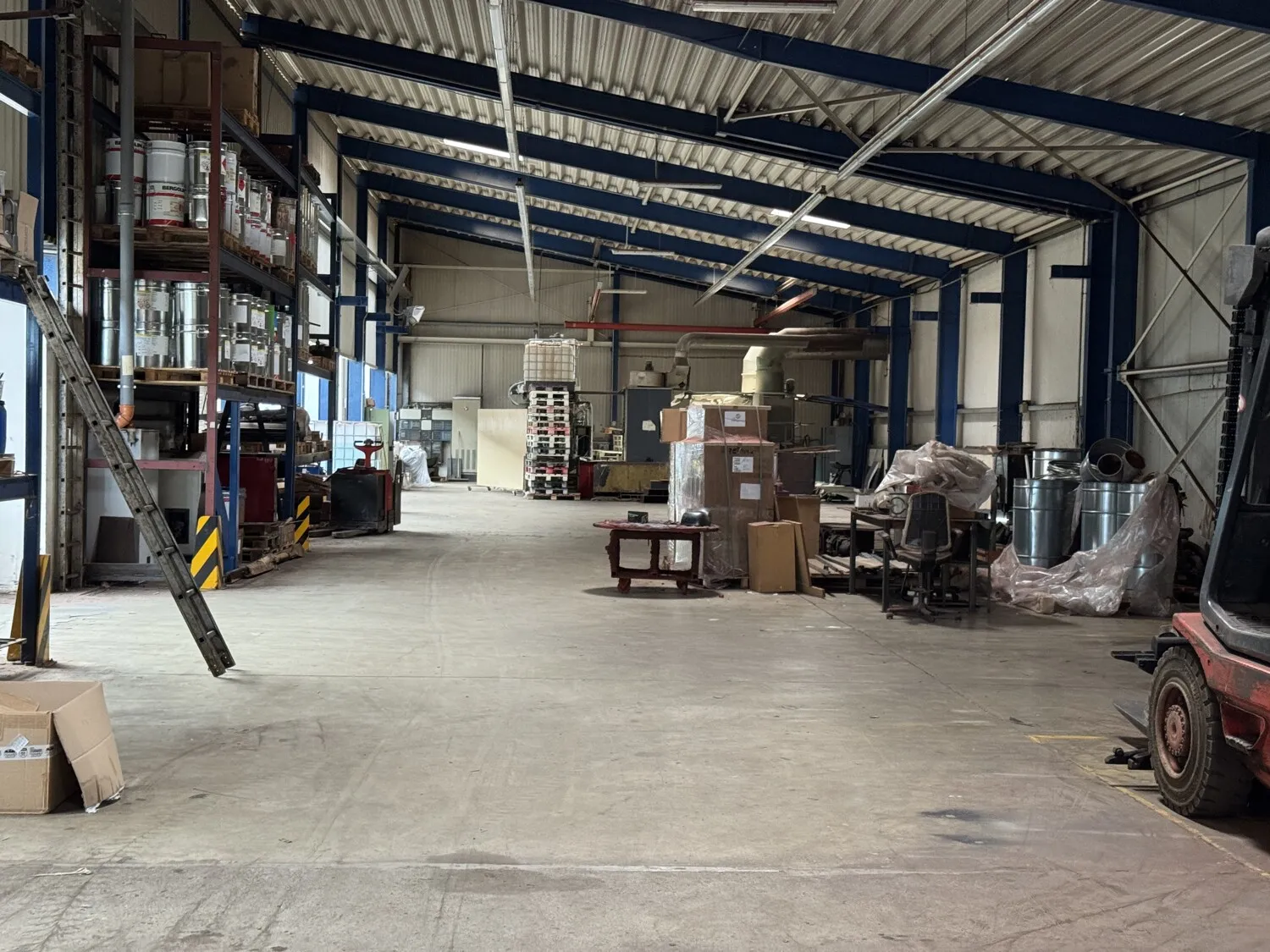 Zur Vermietung: Teilbare Gewerbehallen im Gewerbegebiet von Barbis mit ca. 7.400 m² Fläche