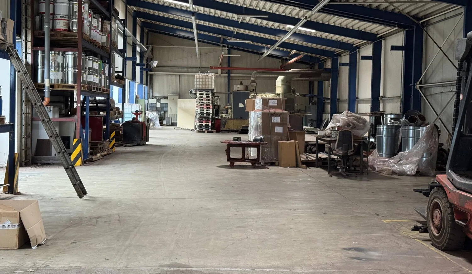 Zur Vermietung: Teilbare Gewerbehallen im Gewerbegebiet von Barbis mit ca. 7.400 m² Fläche