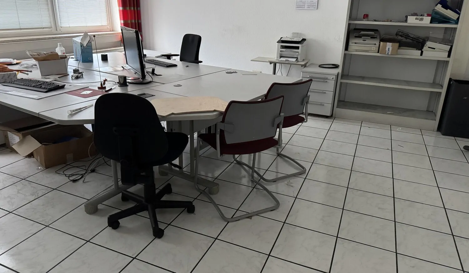 Zur Vermietung: Teilbare Gewerbehallen im Gewerbegebiet von Barbis mit ca. 7.400 m² Fläche