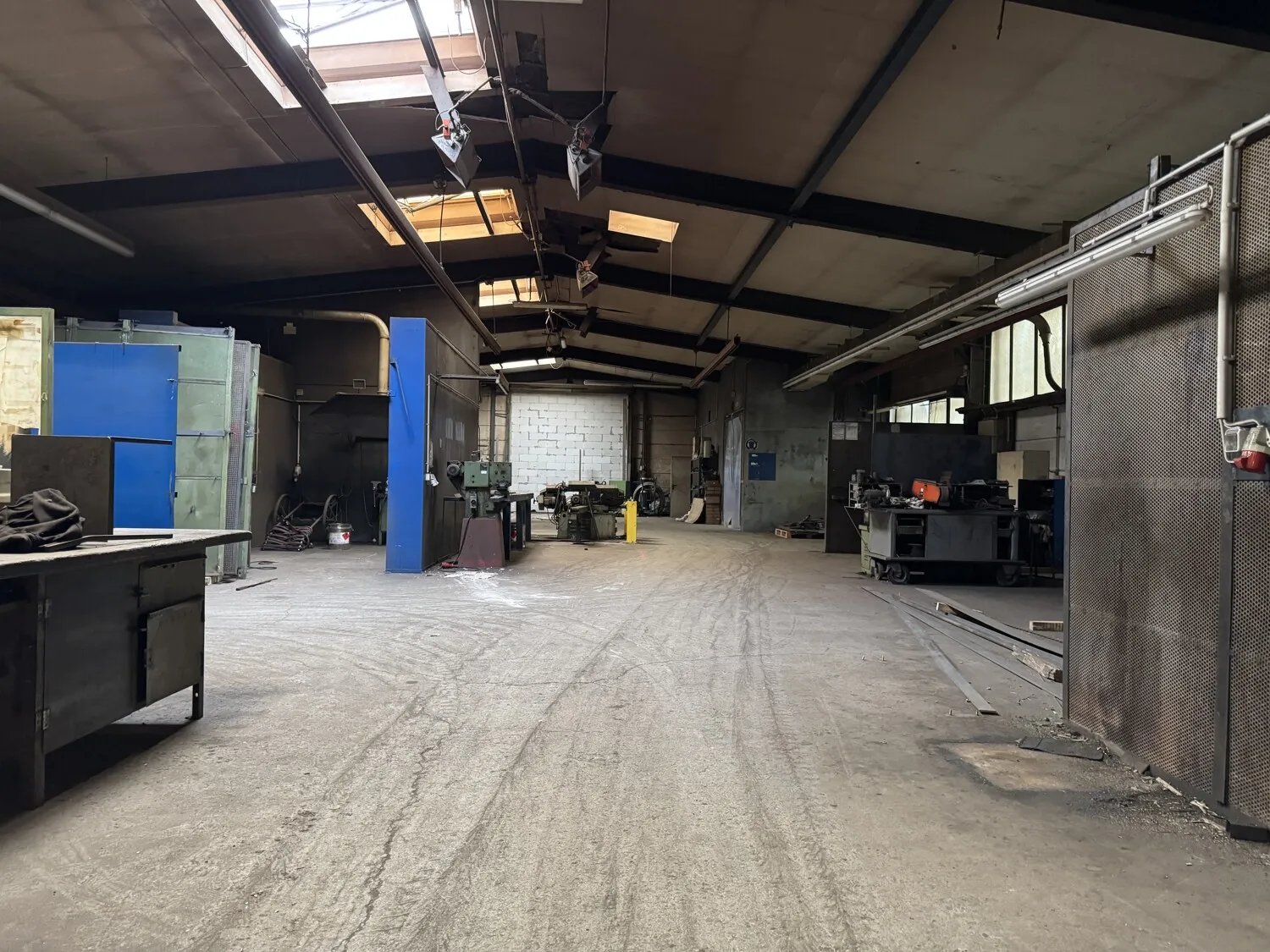 Zur Vermietung: Teilbare Gewerbehallen im Gewerbegebiet von Barbis mit ca. 7.400 m² Fläche