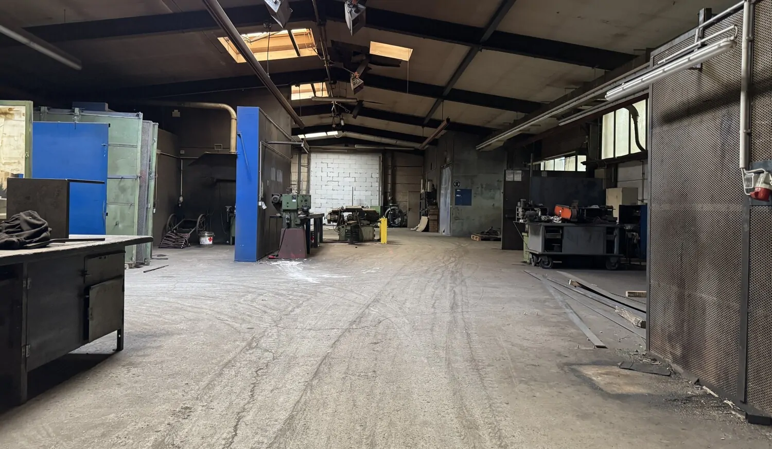 Zur Vermietung: Teilbare Gewerbehallen im Gewerbegebiet von Barbis mit ca. 7.400 m² Fläche