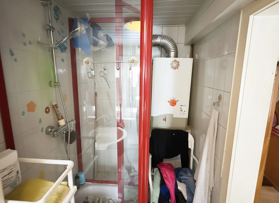 Bad mit Dusche und WC Neu