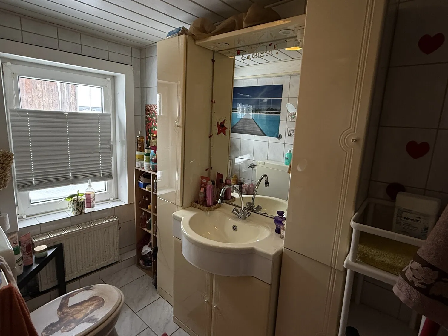 Bad mit Dusche und WC