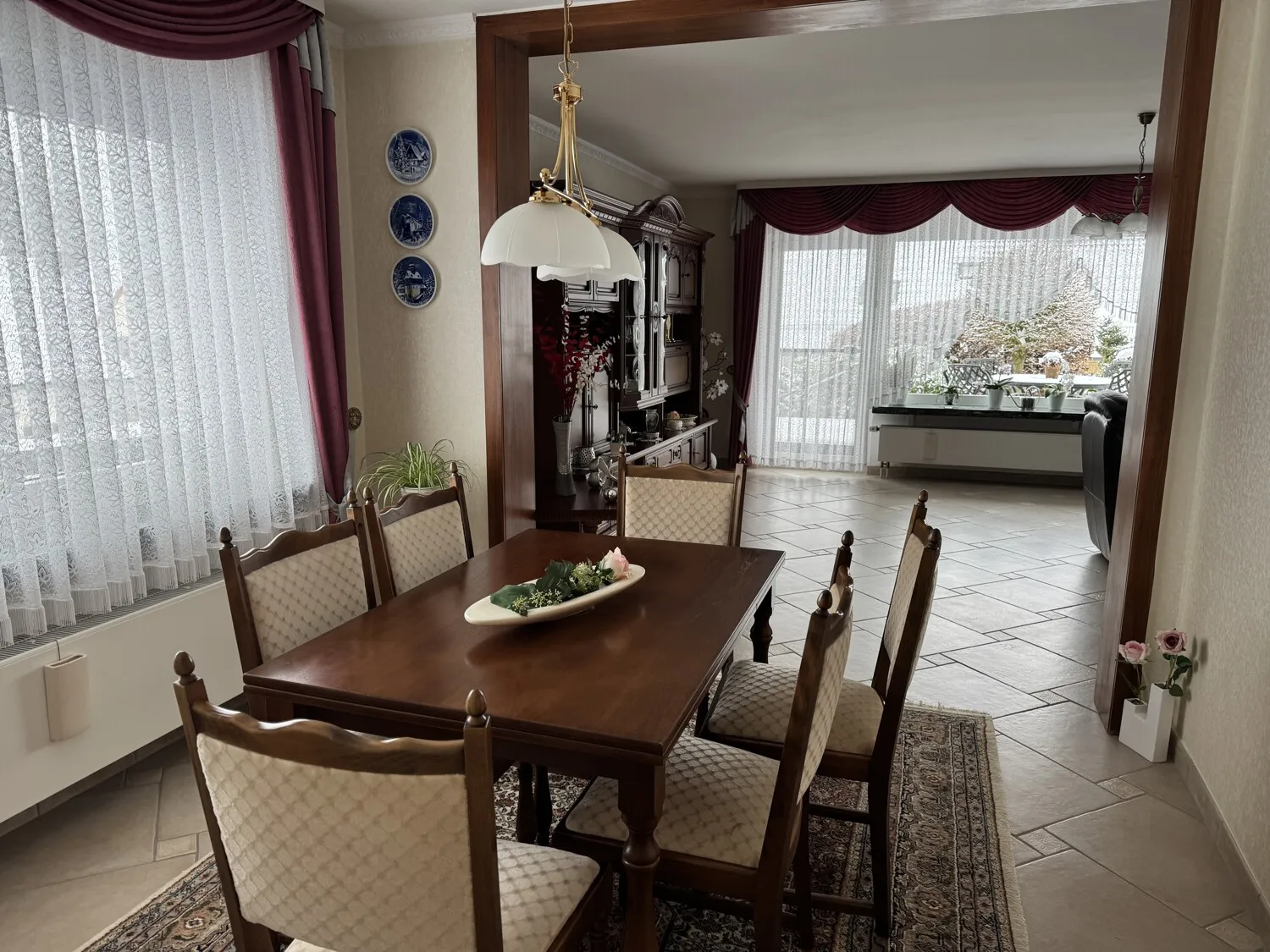 Elegantes und großzügiges Einfamilienhaus auf einem liebevoll und wunderschön angelegten Grundstück