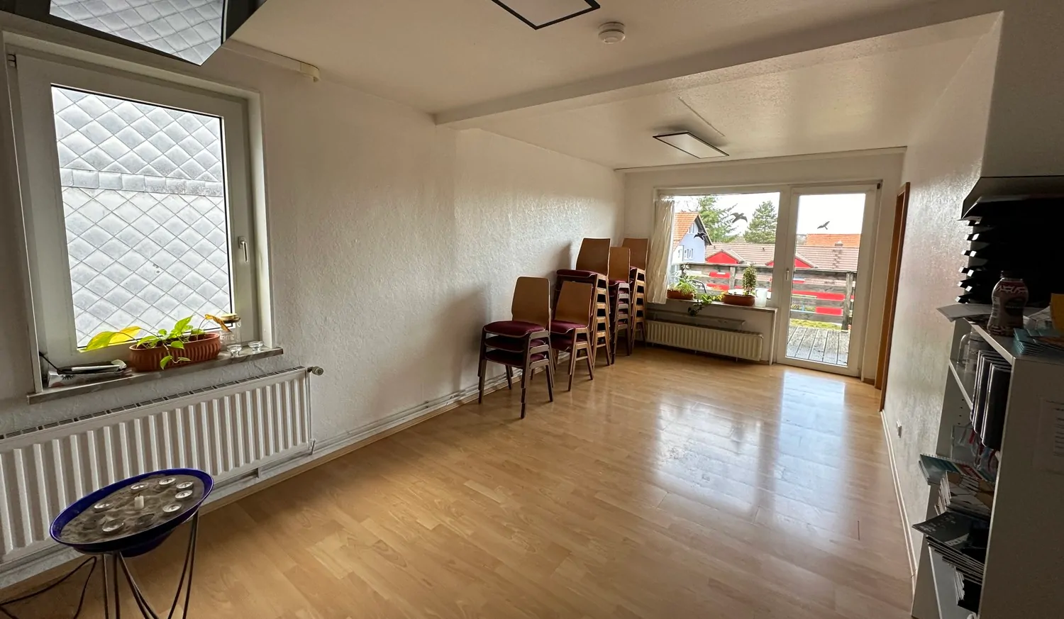 OG, Wohnzimmer mit Ausgang auf Balkon