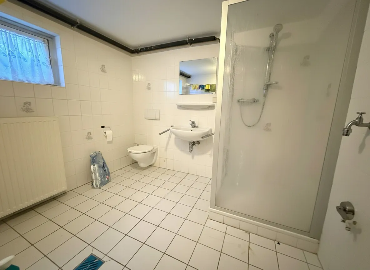 Bad mit Dusche im Kellergeschoss