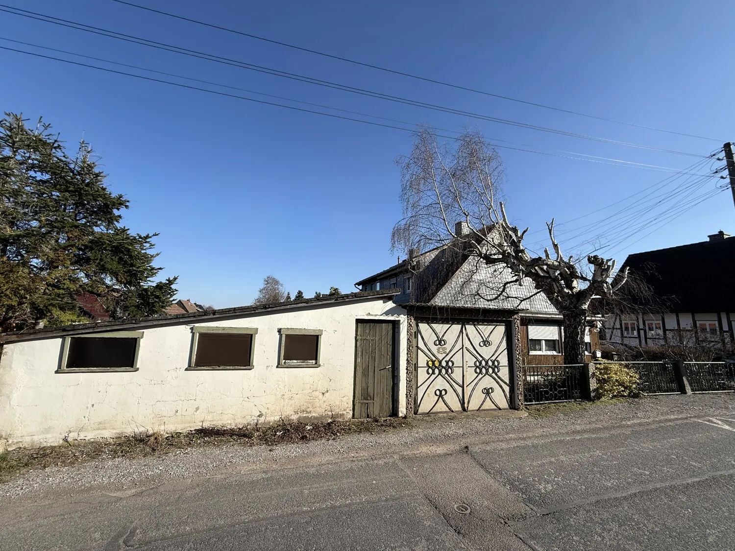 Ansicht Garage & Nebengebäude