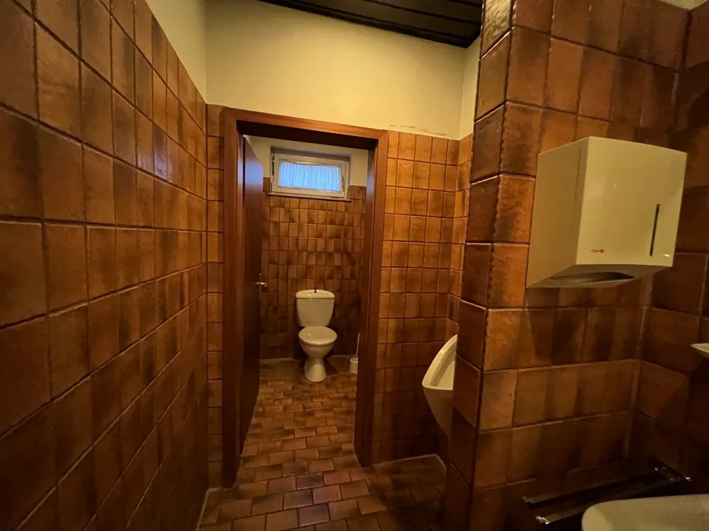 Gewerbe WC im Keller