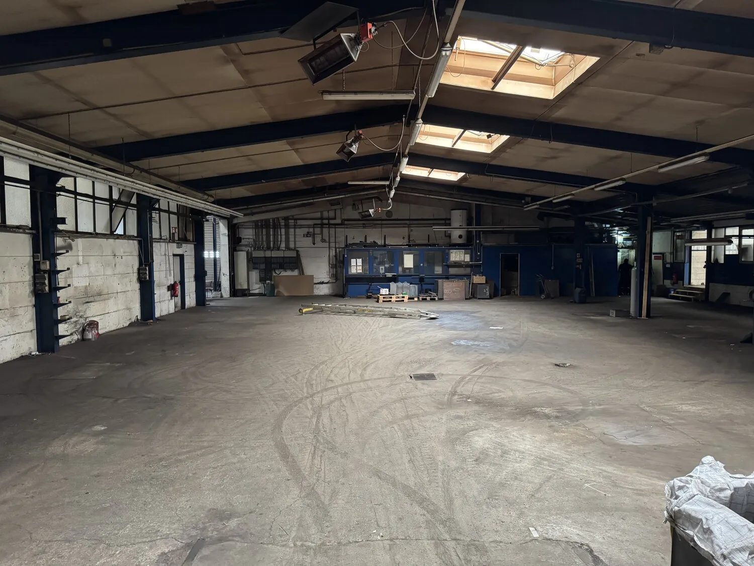 Zur Vermietung: Gewerbehalle im Gewerbegebiet von Barbis mit ca. 1.432 m² Fläche