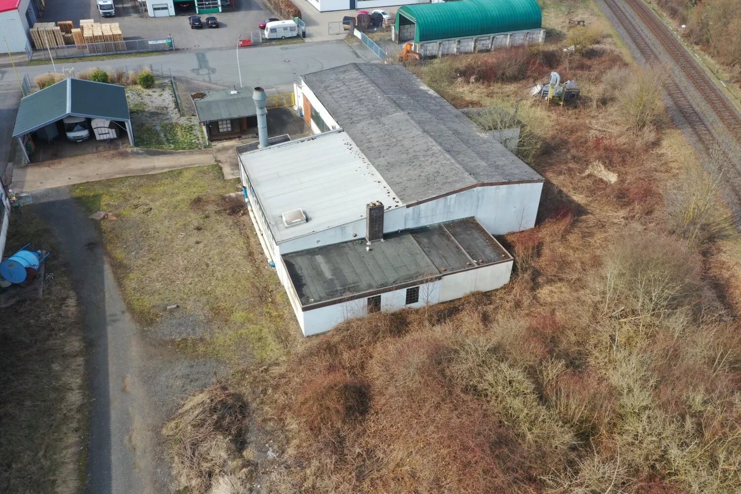 Gewerbe, Logistik- und Industriehallen mit Aussenbereichen und ca. 6.800 m² vermietbarer Fläche