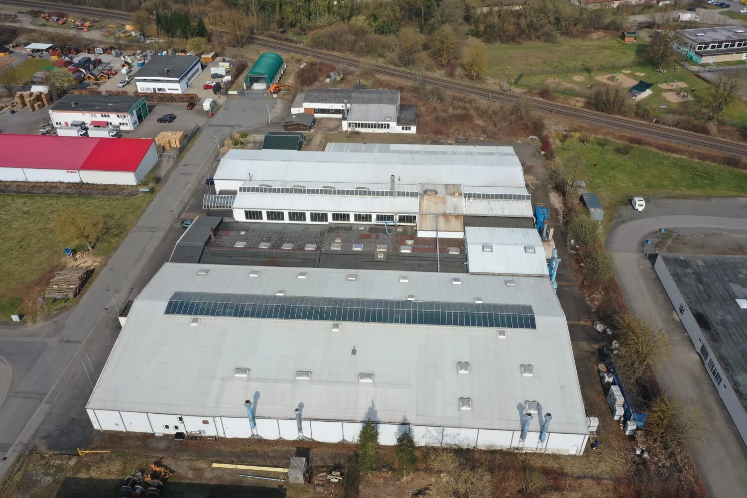 Gewerbe, Logistik- und Industriehallen mit Aussenbereichen und ca. 6.800 m² vermietbarer Fläche