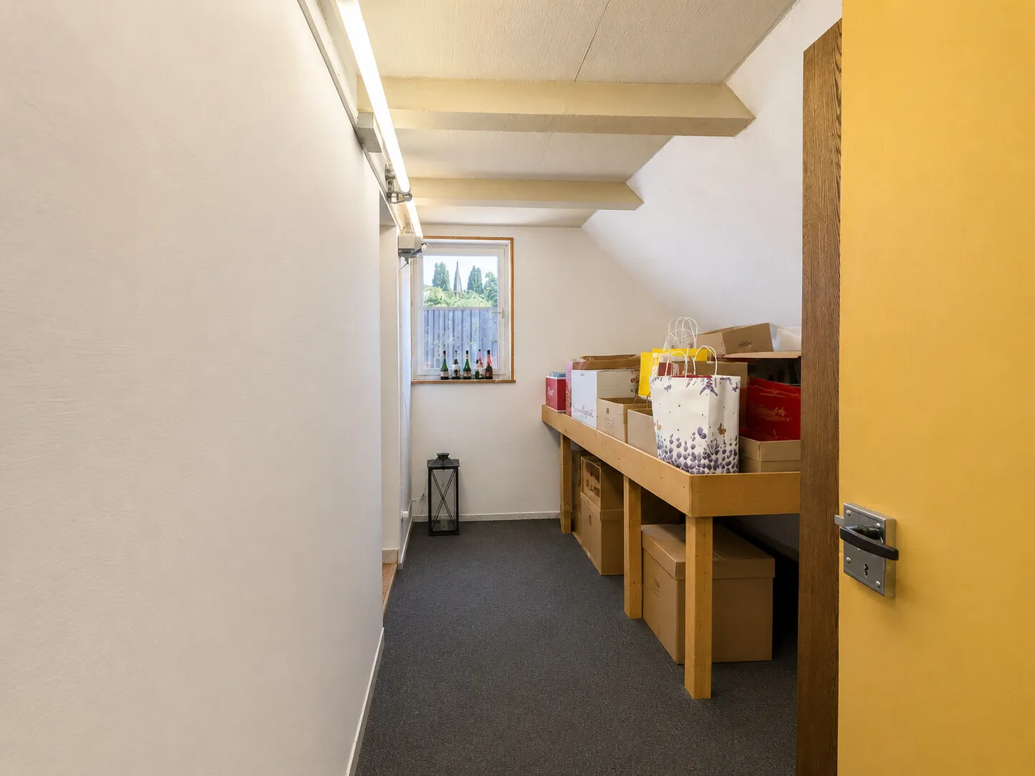 Zugang zur Dachkammer im 2. OG