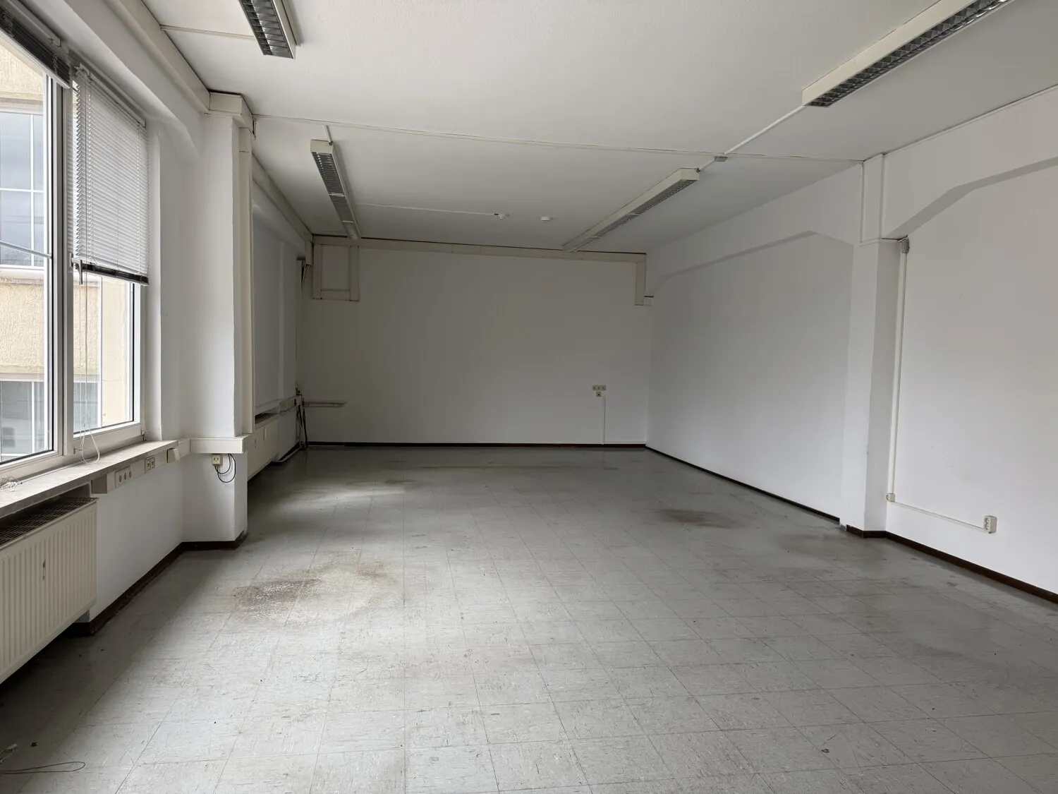 Vermietung: Diverse Büro- und Lagerflächen in der Baumhofstraße